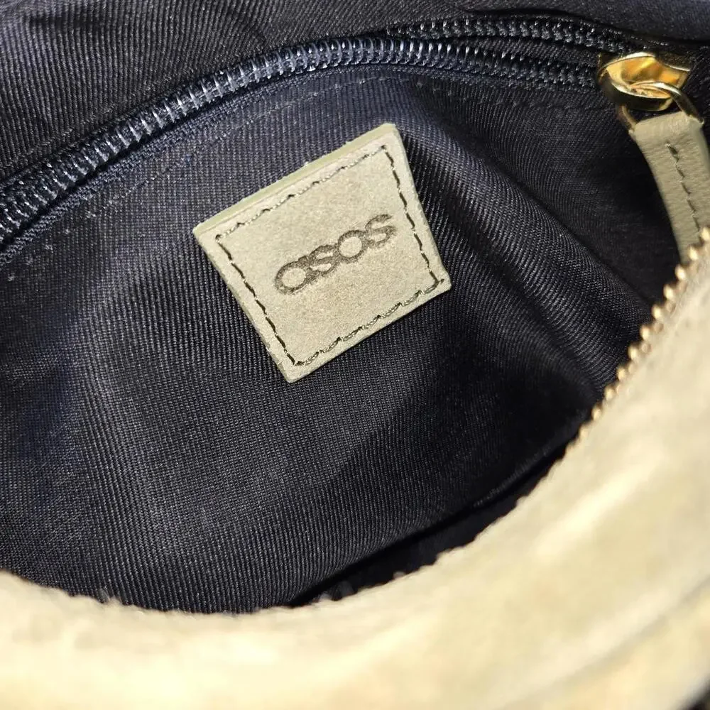 ASOS DESIGN suede multi pocket camera crossbody bag in khaki-Green - Picture 7 of 8